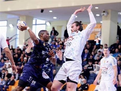 (הדר ואן קולא)