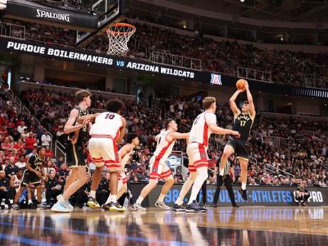 עומר מאייר מול אריזונה. הישראלי בחוץ (GETTY)