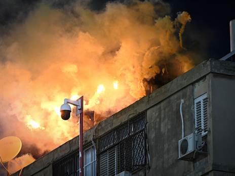 מגגות הבתים (ברני ארדוב)