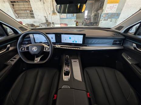 MG S9: פה האווירה אפלה יותר