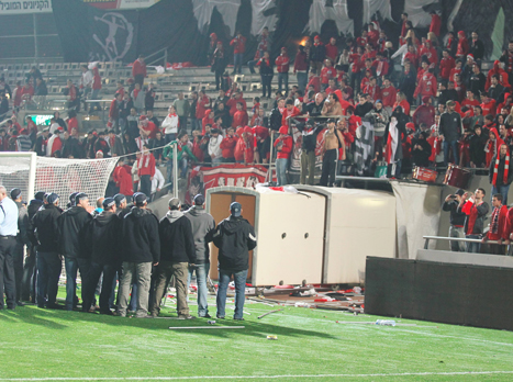 מקרים כאלה לא יחזרו? התפרעות אוהדי הפועל ת"א בדרבי האחרון (אלן שיבר)