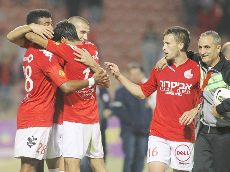 הפועל באר שבע חוגגת מול מכבי פ"ת (אלן שיבר)