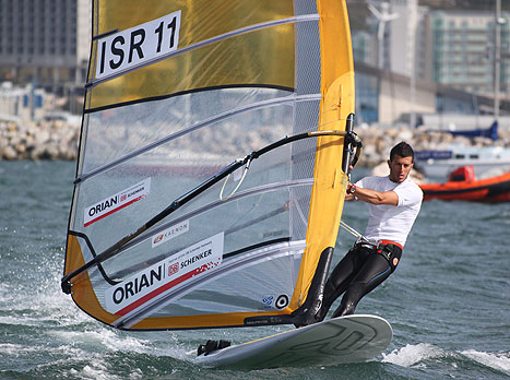 צוברי. חייב לעבור את משיח בפער גדול