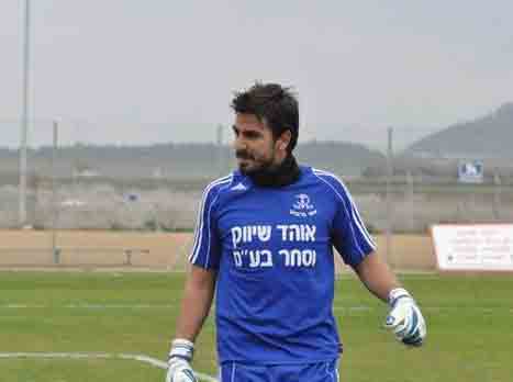 והוא בין הקורות. אוחיון (דאבל פס)