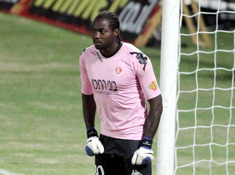 מחכה למשכורת. אפולה אדל (אלן שיבר)