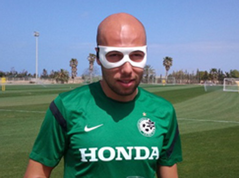 פורים או פסח? צוצאליץ והמסיכה (מכבי חיפה, האתר הרשמי)