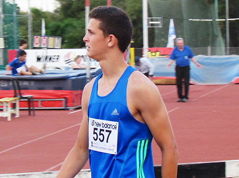 משוכה אחת הוא כבר עבר. איתמר פיילר (איגוד האתלטיקה)