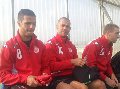 ורמוט וזגורי עושים חיים בפולין (צילום: מתוך דף הפייסבוק של הפועל תל אביב)