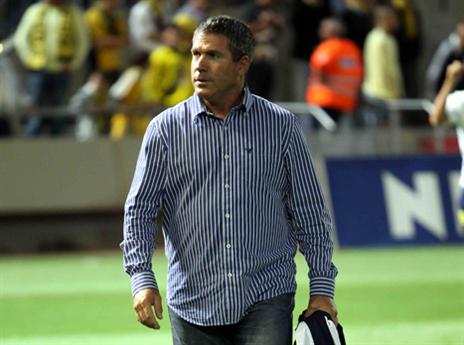 מנהל מחלקת הנוער של מכבי ת"א, ניר לוין. אין אופציה אחרת? (אלן שיבר)