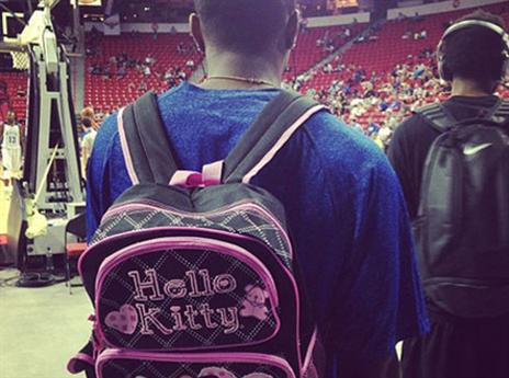 בקרוב זה ייגמר? רוקי עם תיק של 'הלו קיטי'