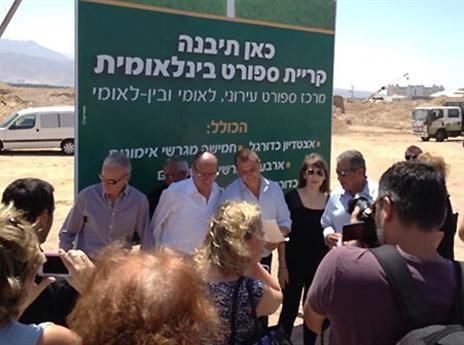 כך זה נראה בטקס הנחת אבן הפינה, עכשיו יתחילו לעבוד