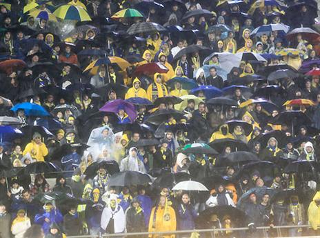 סערה? היה חם ביציע