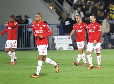 סדקים בינם לבין בן שמעון (אלן שיבר)