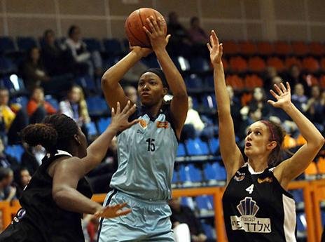 חואניטה וורד, ניצחון היסטורי (צילום: עודד קרני, מנהלת ליגת ווינר נשים)