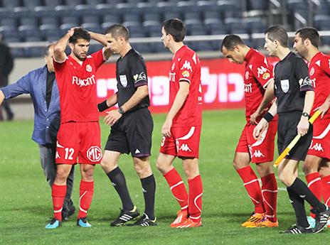הלם בבלומפילד. שחקני הפועל ת"א