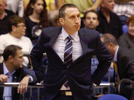 ושוב, הנבחרת תחכה. בלאט (אלן שיבר)