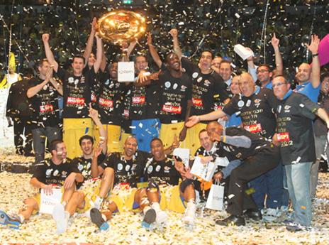 האליפות הראשונה, 2011/12