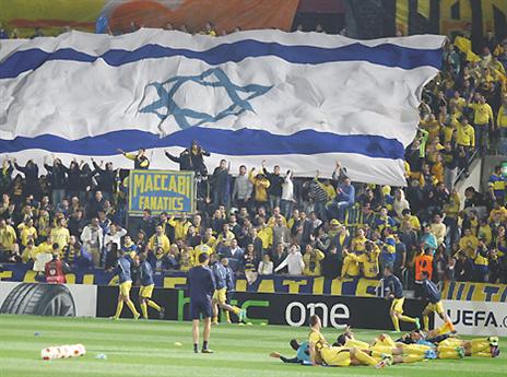 אוהדי מכבי באו בהמוניהם (צילום: אלן שיבר)