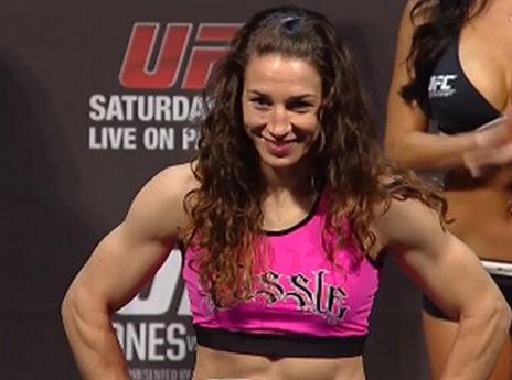 מקמן. מתאבקת ענקית