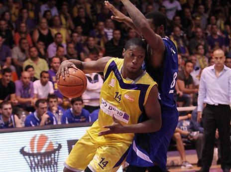 מיצ'ל. הוביל עם ג'ונסון את הכתומים (מנהלת)