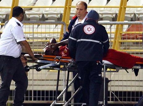 הרגע העצוב. סוארס על האלונקה