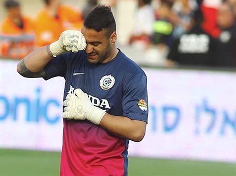 אוי אדרי. שני כדורים נכנסו באשמתו (אלן שיבר)