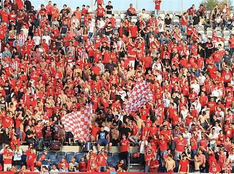 אוהדי הפועל. ראו את השער ה-100 בבלומפילד העונה (אלן שיבר)