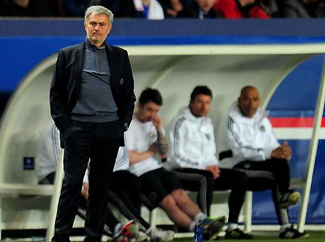 מוריניו מבין לאן נושבת הרוח (GETTYIMAGES)