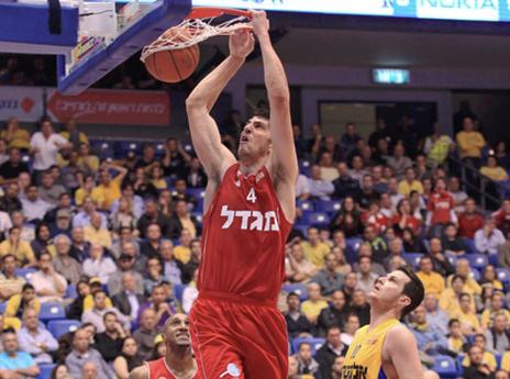 אליהו משאיר את פניני עם פה פעור (אלן שיבר)