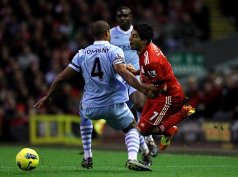 סוארס מול קומפני. הבלם חייב לשחק