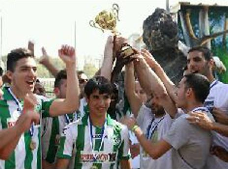 ועוד תמונה של הזוכה בטורניר