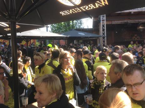 צהוב שחור בכל מקום. אוהדי דורטמונד