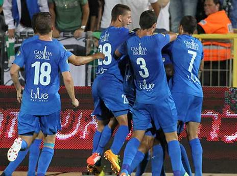 שחקני ק"ש חוגגים. כולם ישארו? (יוסי שקל)