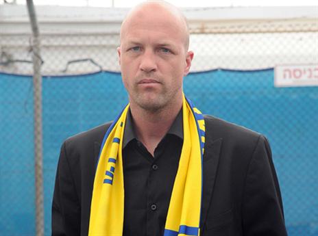 קרויף, רוצה את החלוץ אצלו