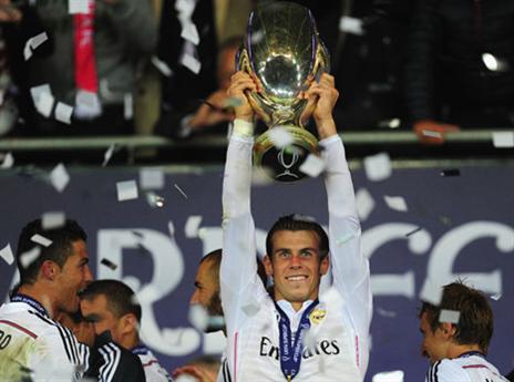 והנפה אחת בשביל הקהל. גארת' בייל (gettyimages)