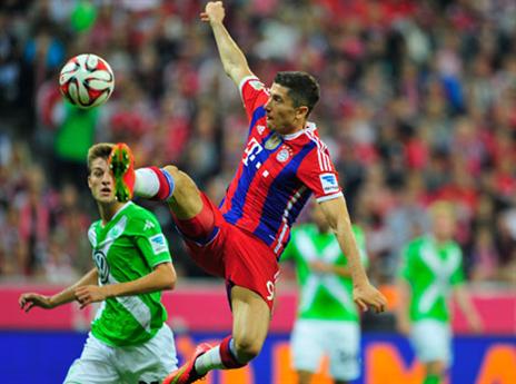 לבנדובסקי בבכורה בליגה (GETTYIMAGES)