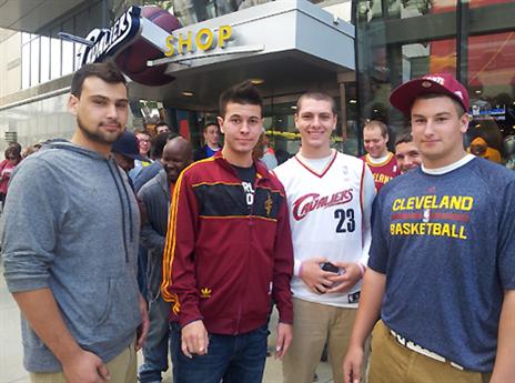 האוהדים רוצים אליפות. בלאט ולברון כבר מרגישים את הלחץ?