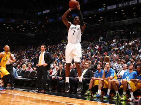 לספסל הצהוב נותר רק לצפות מהצד (getty)