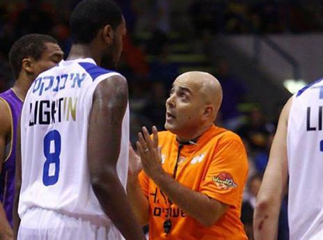 הגיב לעימות עם אשתו ושילם בג'וב שלו (אתר המנהלת)