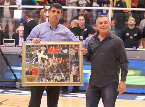 בפתיחה: טקס פרידה יפה מעמית גל (צילום: אלן שיבר)