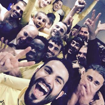 עידן וייצמן וסימורק חוגגים בסלפי