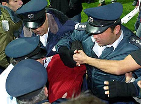 שוטרים ביציע יחזרו להיות מראה שכיח?