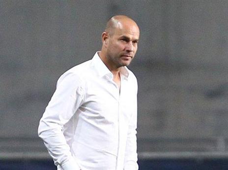 דומב, מאמין בחדר ההלבשה (עודד קרני)