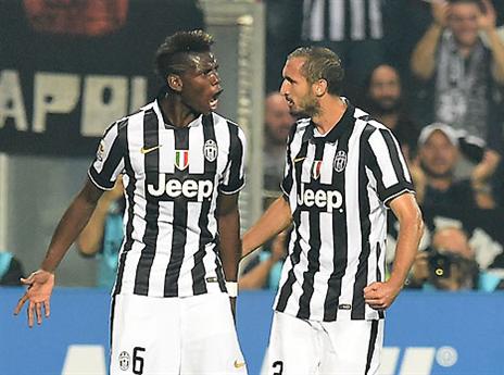 שחקני נתניה ייקחו דוגמא? קייליני ופוגבה (GETTYIMAGES)