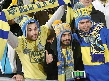 אוהדי מכבי ת"א. מחכים להגרלה בגביע (אלן שיבר)