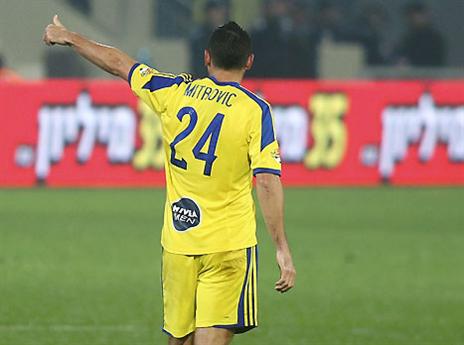 איזה גול. מיטרוביץ' (צילום: אלן שיבר)