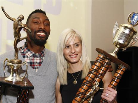 עם הגביע (צילום: באדיבות זום 18)