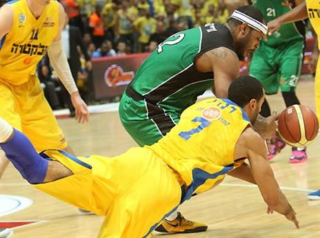 רנדל נלחם (דני מרון)