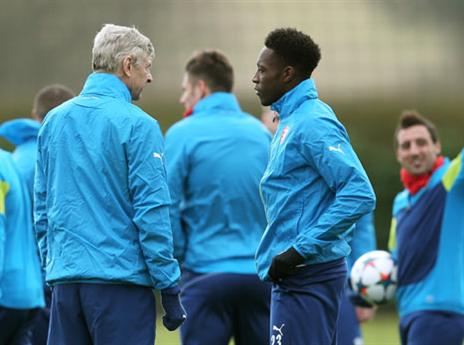 ונגר משוחח עם וולבק. האנגלי צפוי לפתוח (Getty)