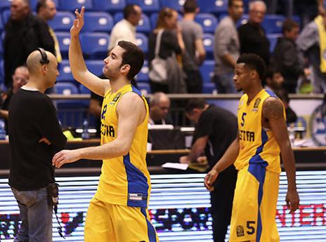 הקפטן שוב סיפק את הסחורה. אוחיון (אלן שיבר)